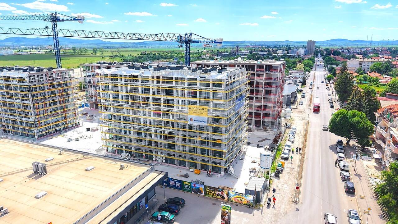 Foto 9 von 12 — AMur Gardens - висок клас комплекс със зеленина, детска площадка и магазини в Костинброд