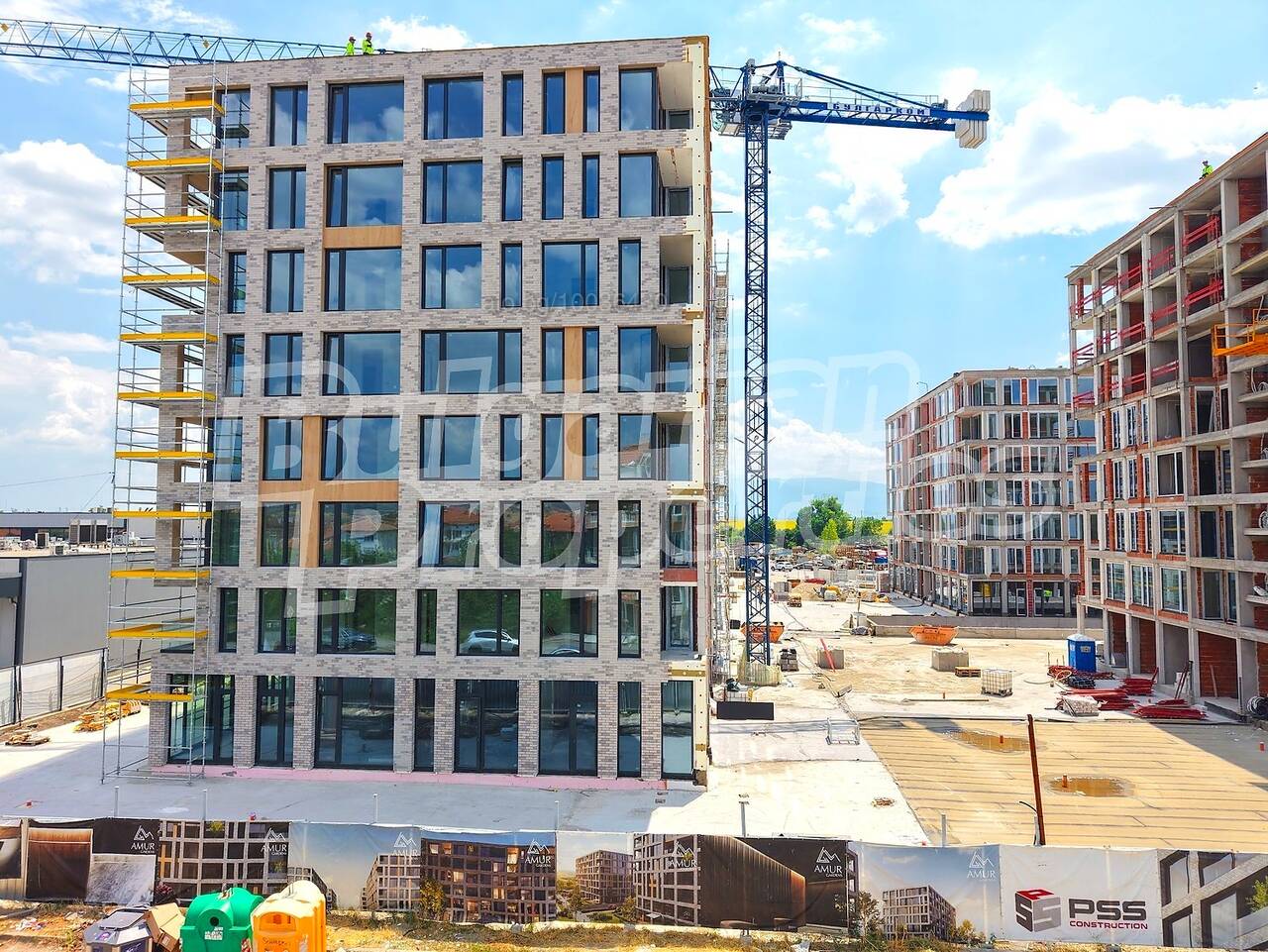 Foto 1 von 12 — AMur Gardens - висок клас комплекс със зеленина, детска площадка и магазини в Костинброд