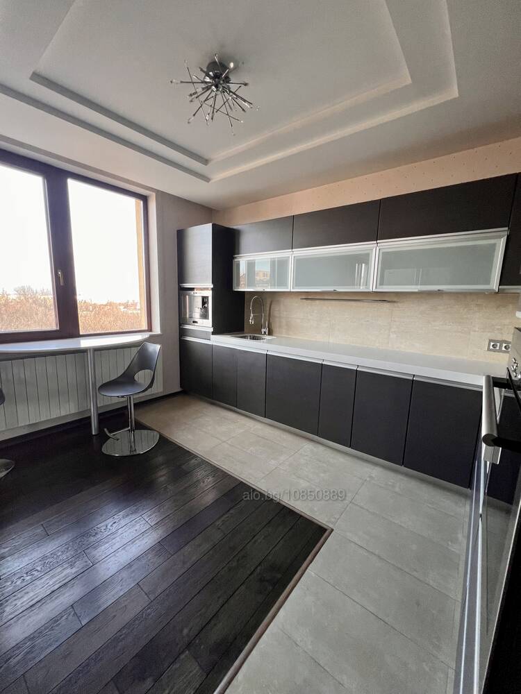 Foto 4 von 12 — Прекрасен многостаен апартамент в София