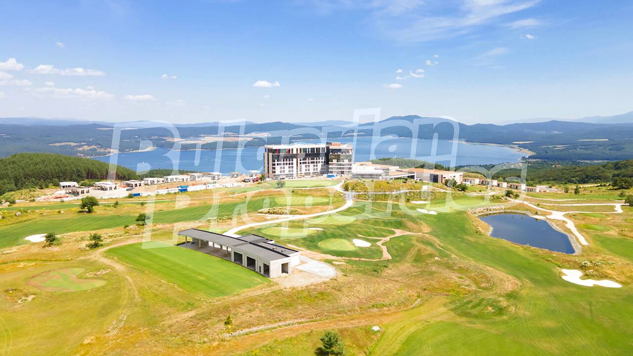 Foto 3 von 12 — Апартаменти в OKOL Lake Park - селище с голф игрище и 5-звезден хотел край язовир Искър