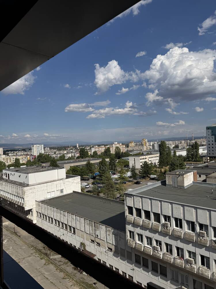 Foto 7 von 12 — Функционален 4 стаен апартамент + гараж за две коли една до друга.