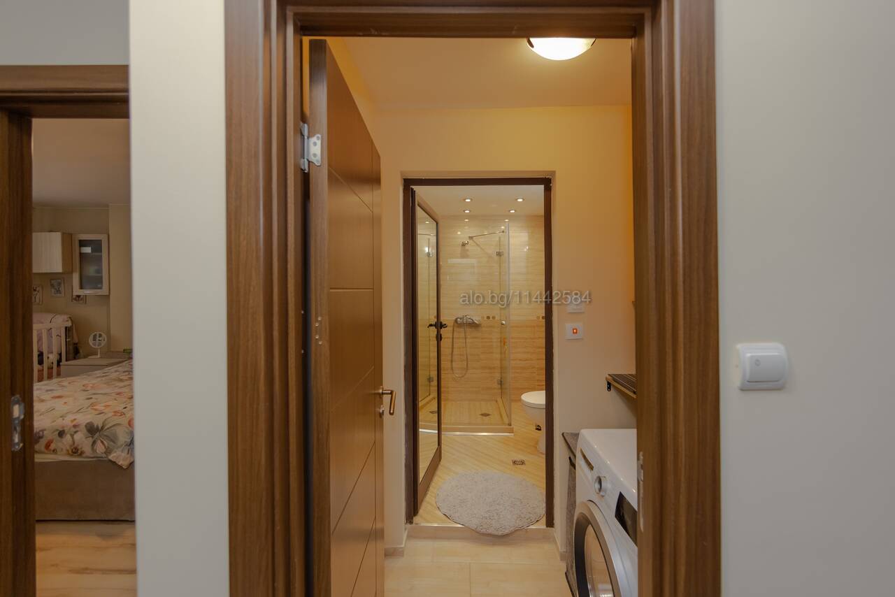 Foto 2 von 12 — Двустаен апартамент, до метростанция в кв. Лагера