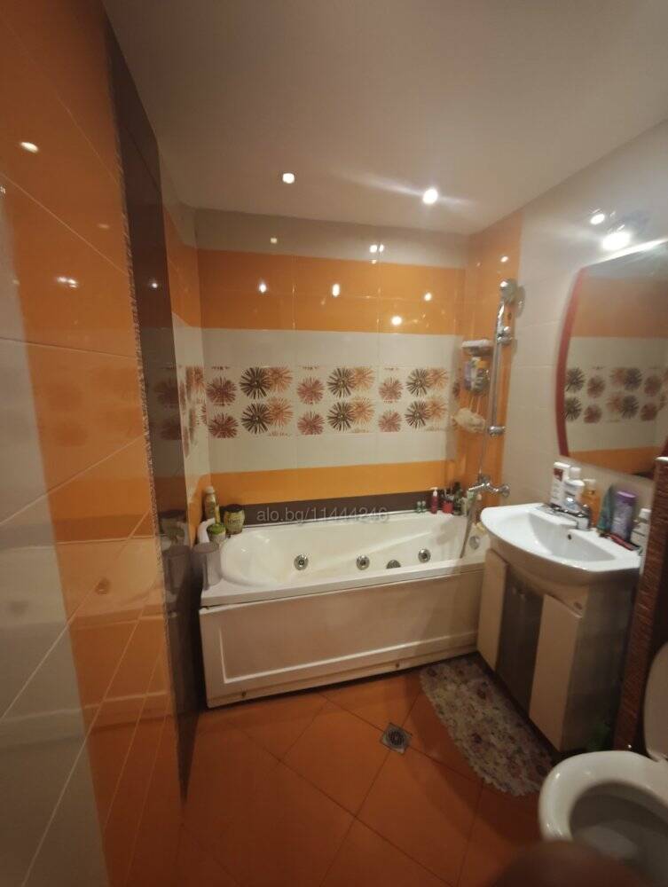 Foto 2 von 12 — Просторен 3-стаен апартамент 109 кв.м - Връбница 1 - до метро Бели Дунав