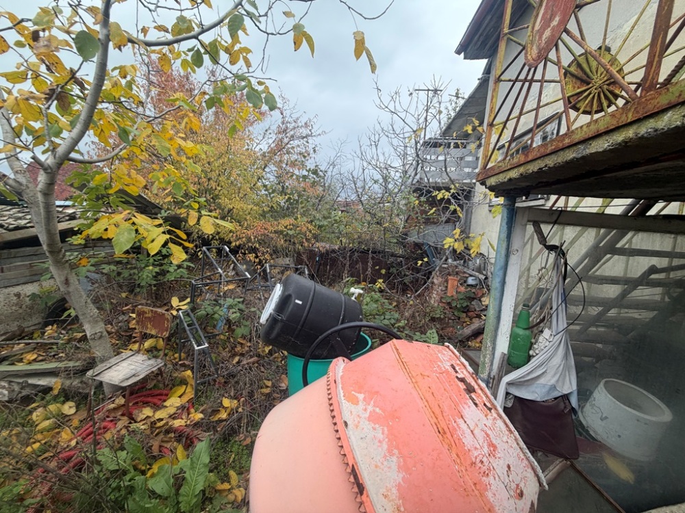 Foto 3 von 5 — Парцел с къща