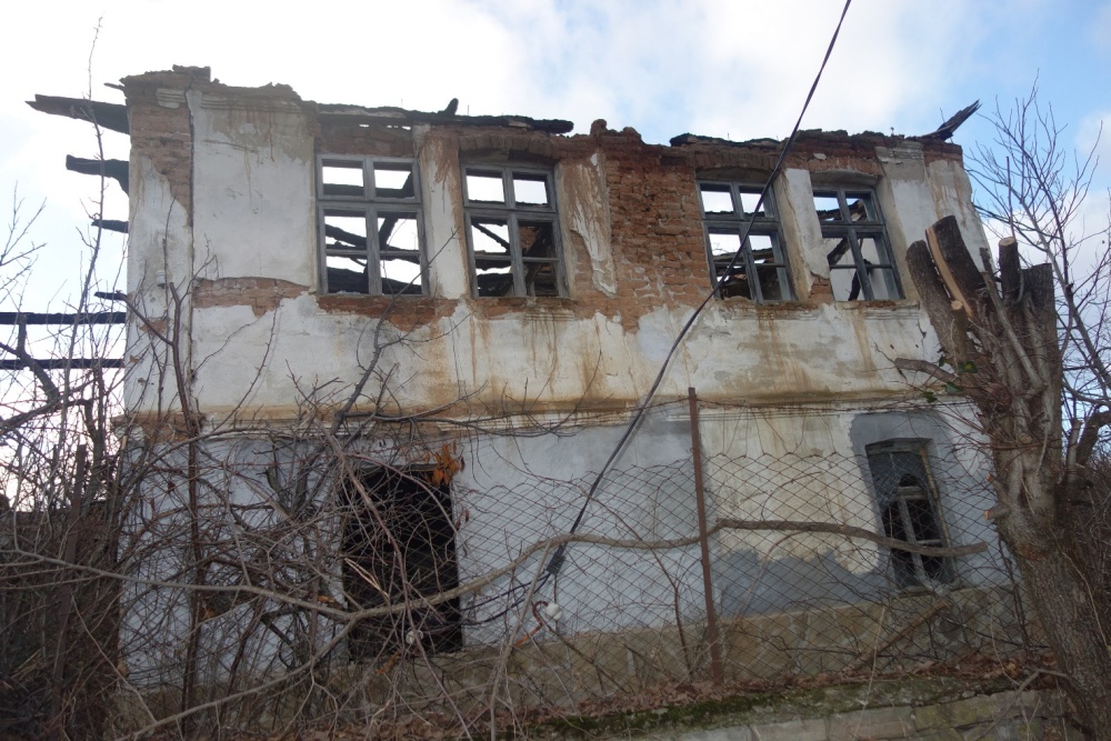 Foto 2 von 7 — Парцел с къща