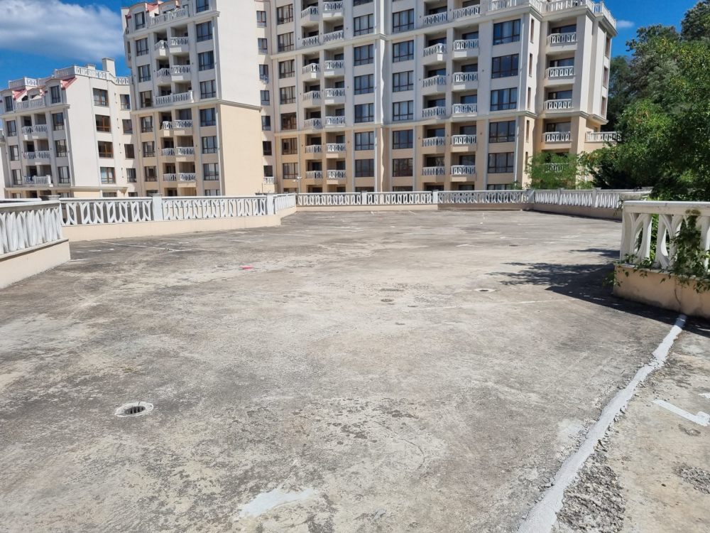 Foto 1 von 2 — Паркомясто