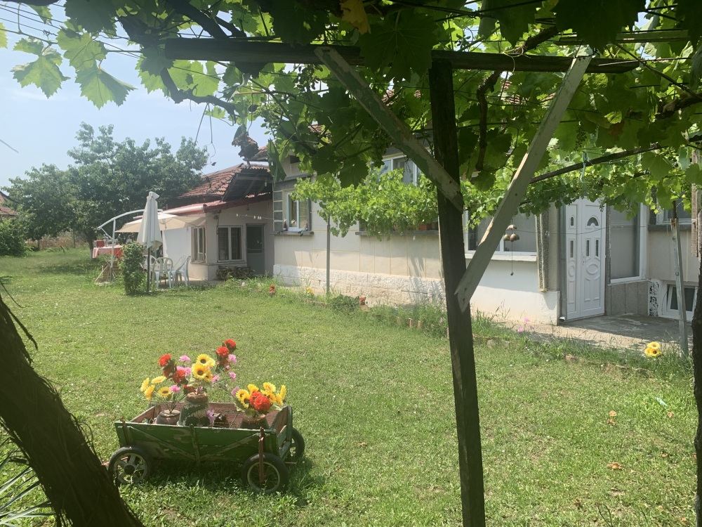 Foto 3 von 3 — Парцел с къща
