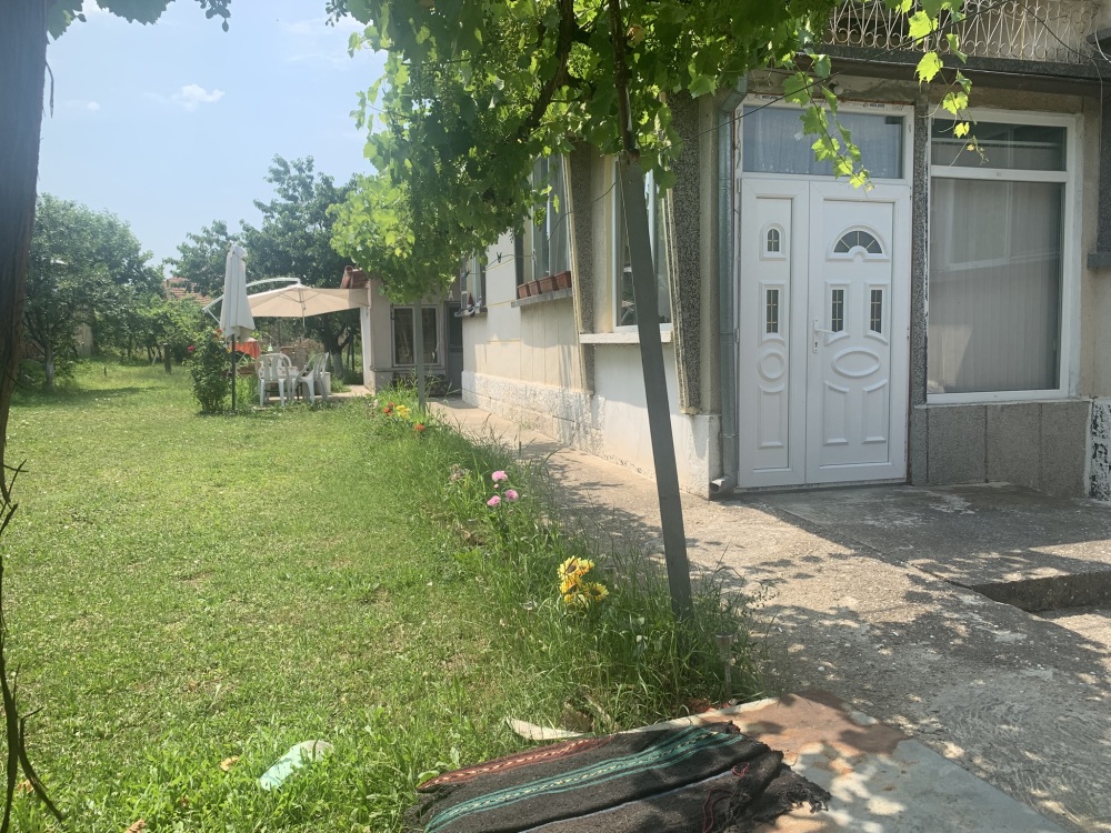 Foto 2 von 3 — Парцел с къща