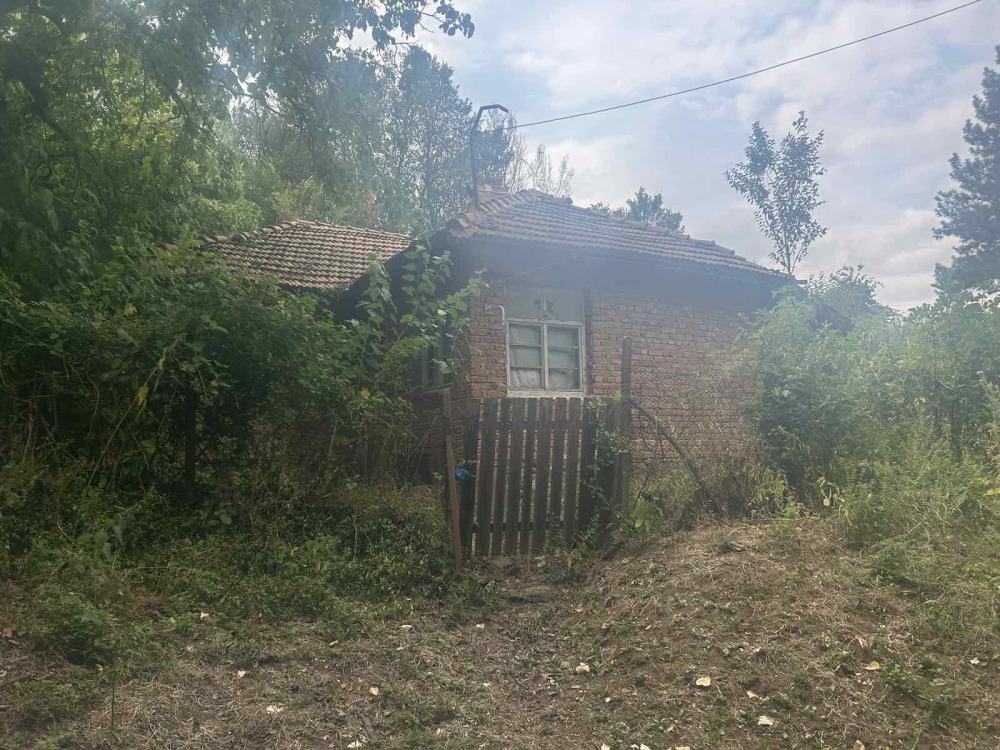 Foto 2 von 5 — Парцел с къща