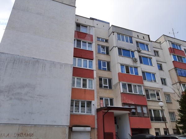 Foto 1 von 8 — Търговски имот