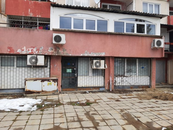 Foto 2 von 8 — Търговски имот