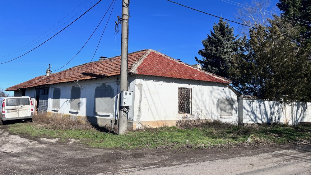 Foto 1 von 13 — Парцел с къща