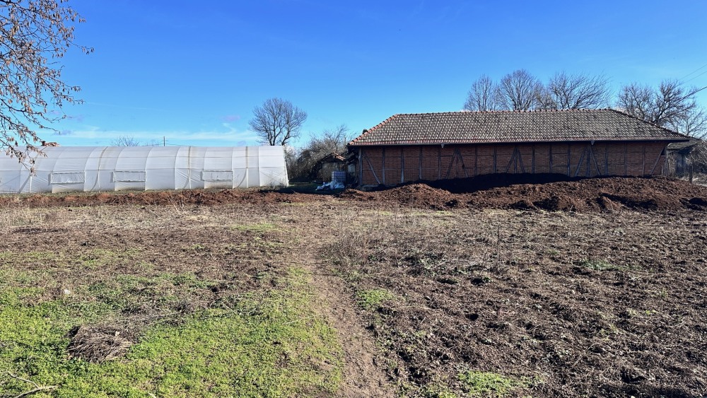 Foto 3 von 13 — Парцел с къща