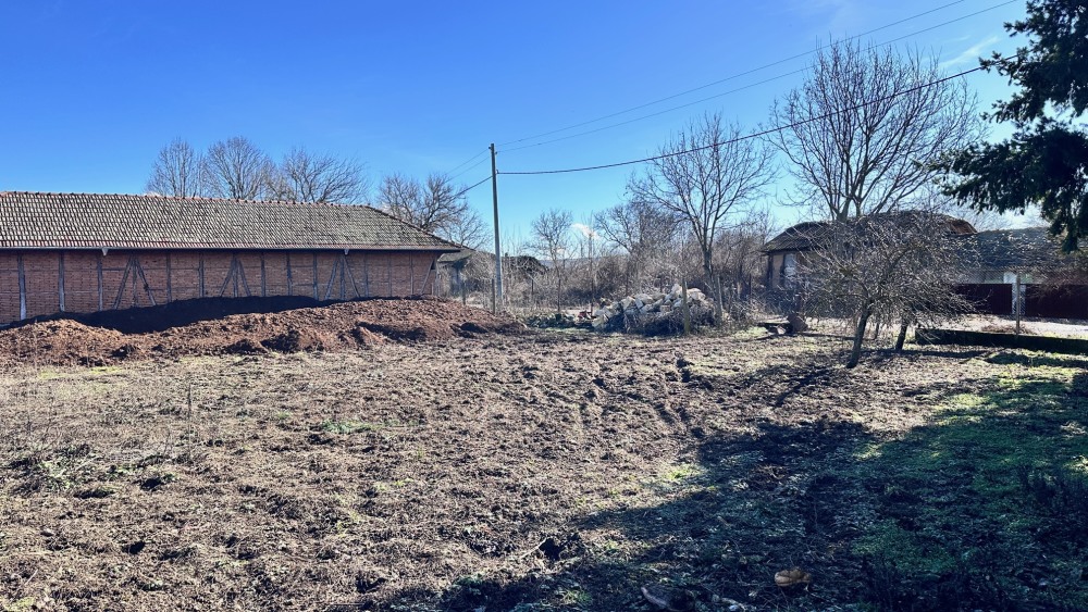 Foto 2 von 13 — Парцел с къща