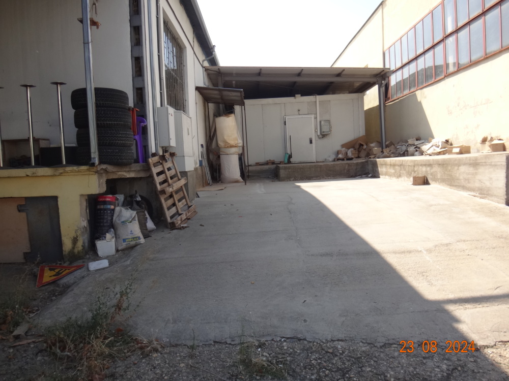 Foto 2 von 6 — Търговски имот