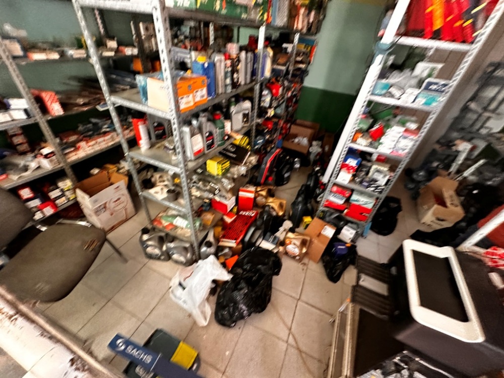 Foto 1 von 6 — Търговски имот