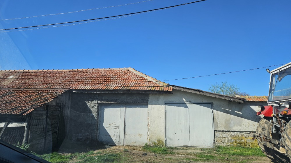 Foto 3 von 3 — Парцел с къща