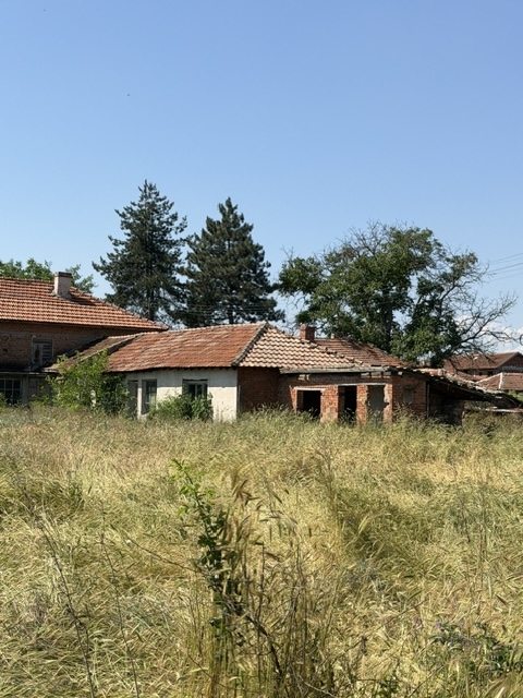 Foto 1 von 7 — Парцел с къща