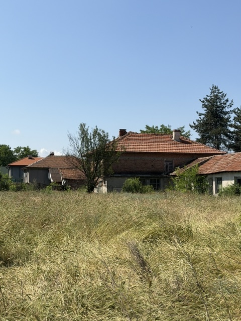Foto 3 von 7 — Парцел с къща