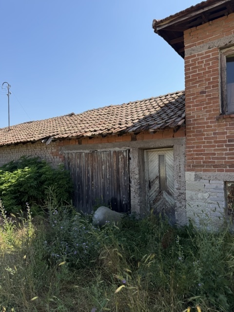Foto 3 von 6 — Къща с парцел