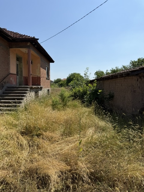Foto 2 von 6 — Къща с парцел