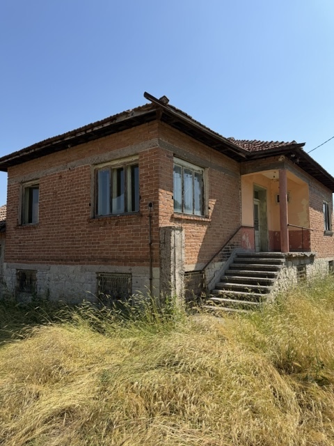 Foto 1 von 6 — Къща с парцел