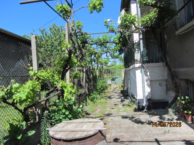 Foto 10 von 12 — Парцел с къща