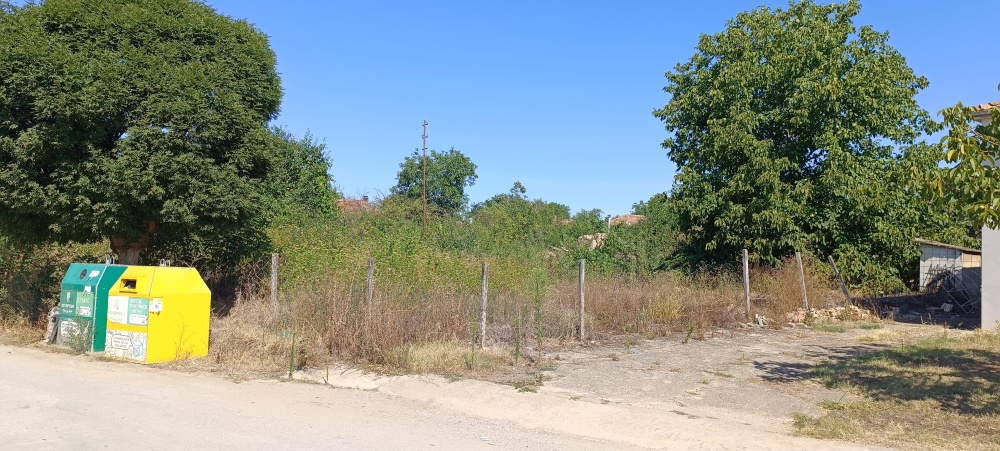 Foto 3 von 3 — Парцел с къща
