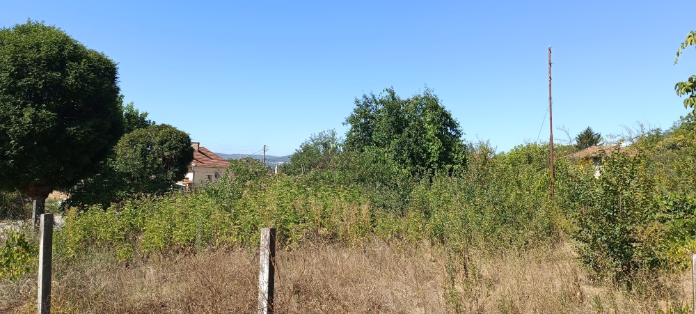 Foto 2 von 3 — Парцел с къща