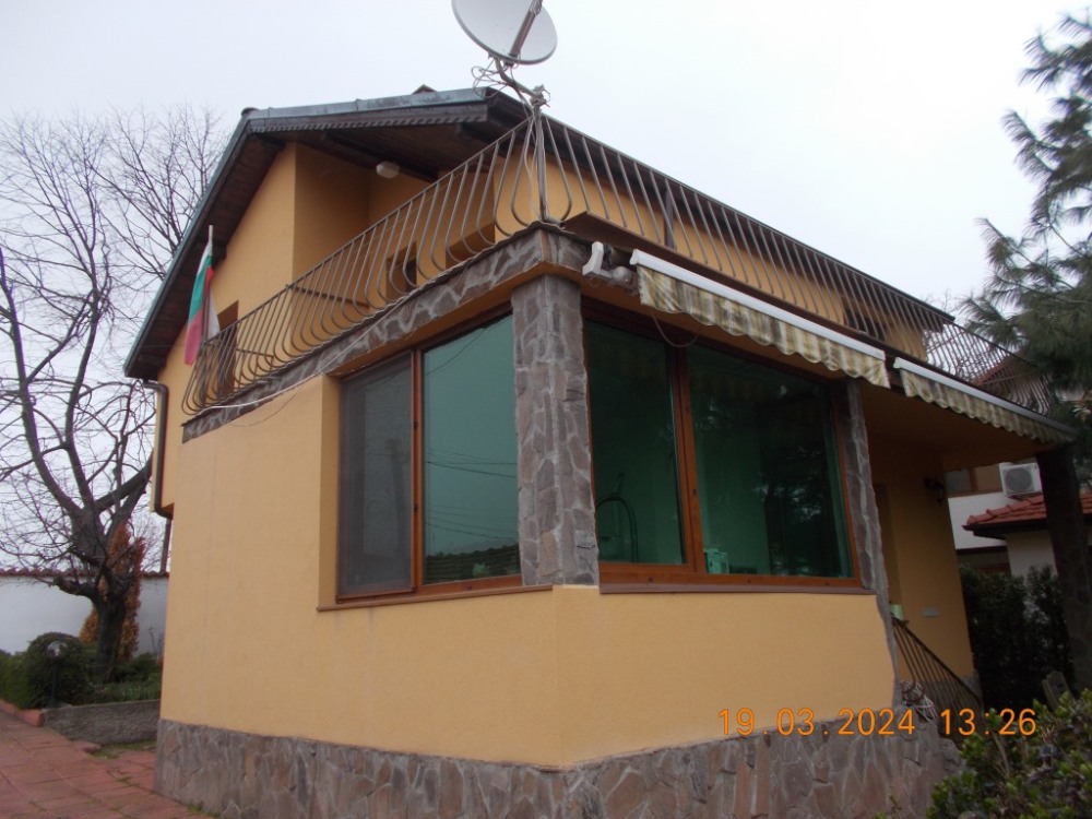 Foto 4 von 6 — Парцел с къща