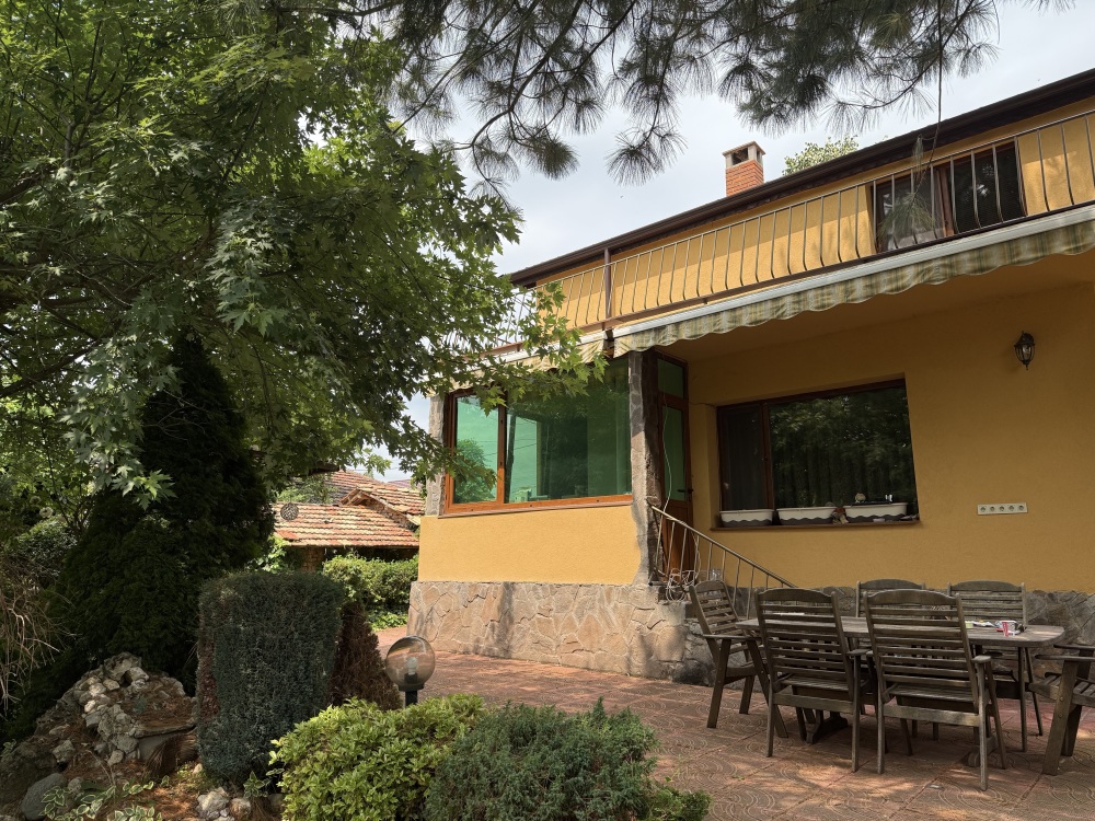 Foto 3 von 6 — Парцел с къща
