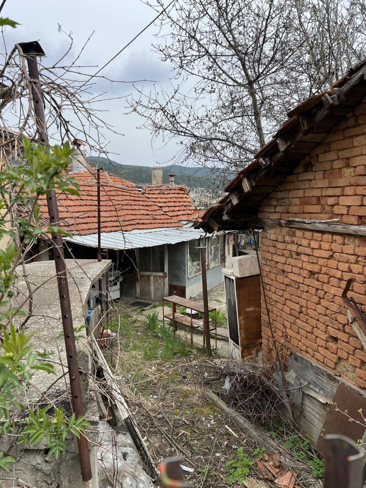 Foto 3 von 8 — Парцел с къща