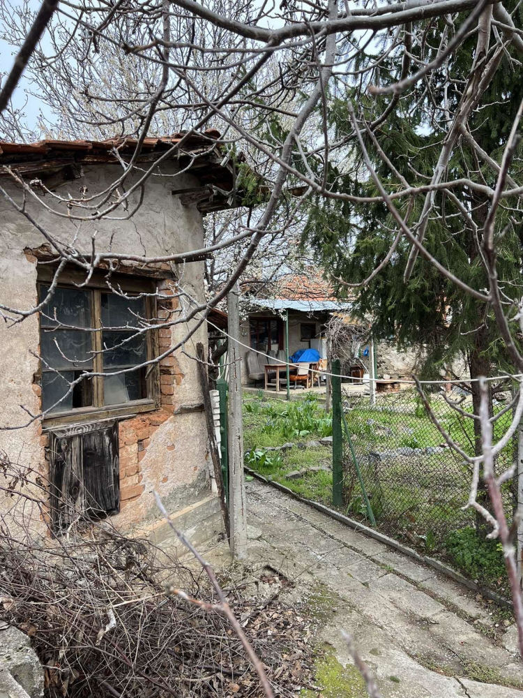 Foto 2 von 8 — Парцел с къща