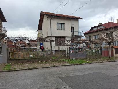 Foto 1 von 4 — Парцел с къща