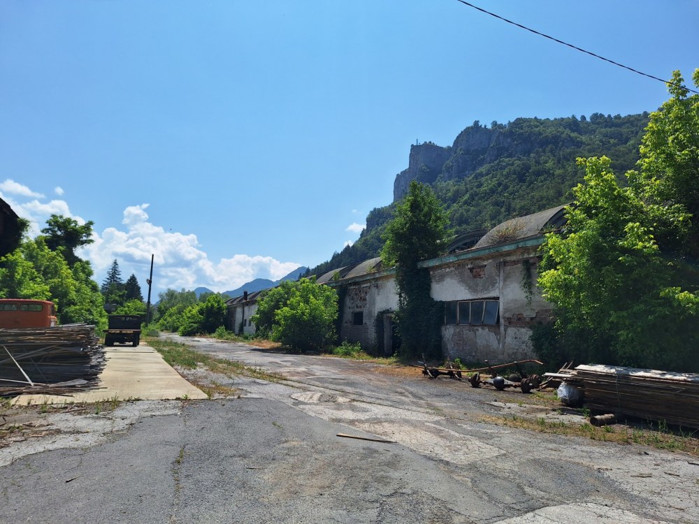 Foto 2 von 18 — Производствен имот