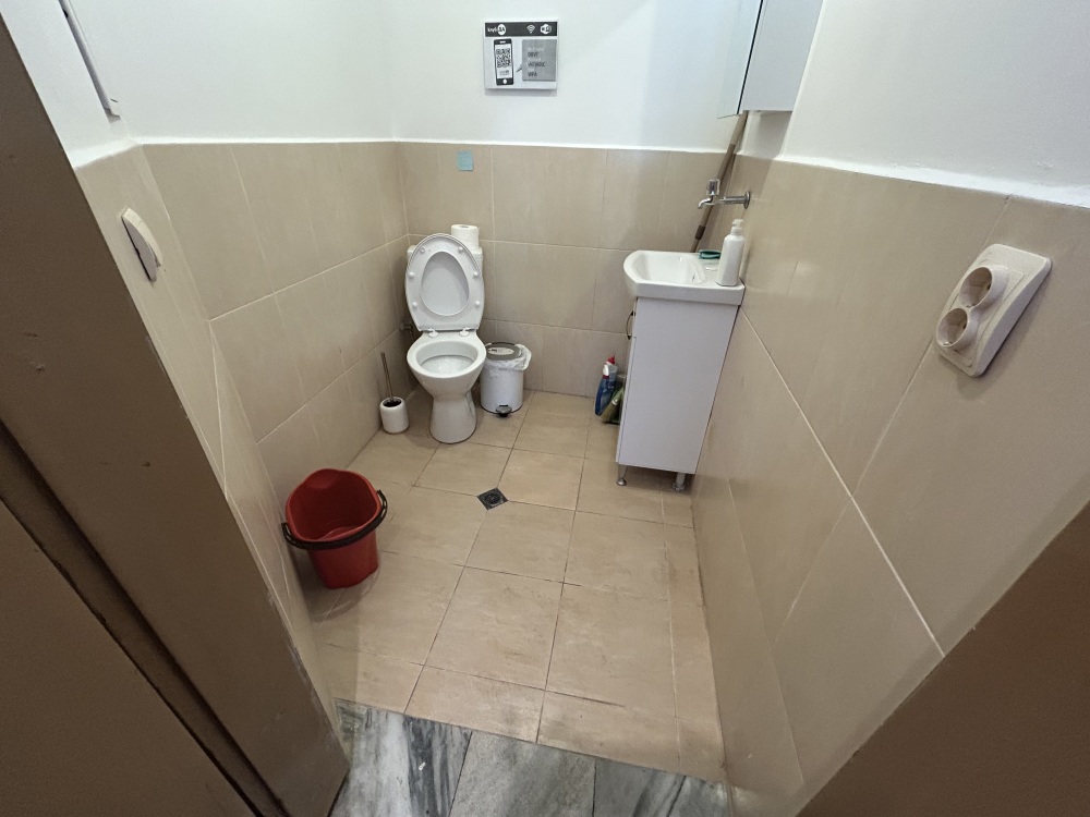 Foto 12 von 13 — Търговски имот