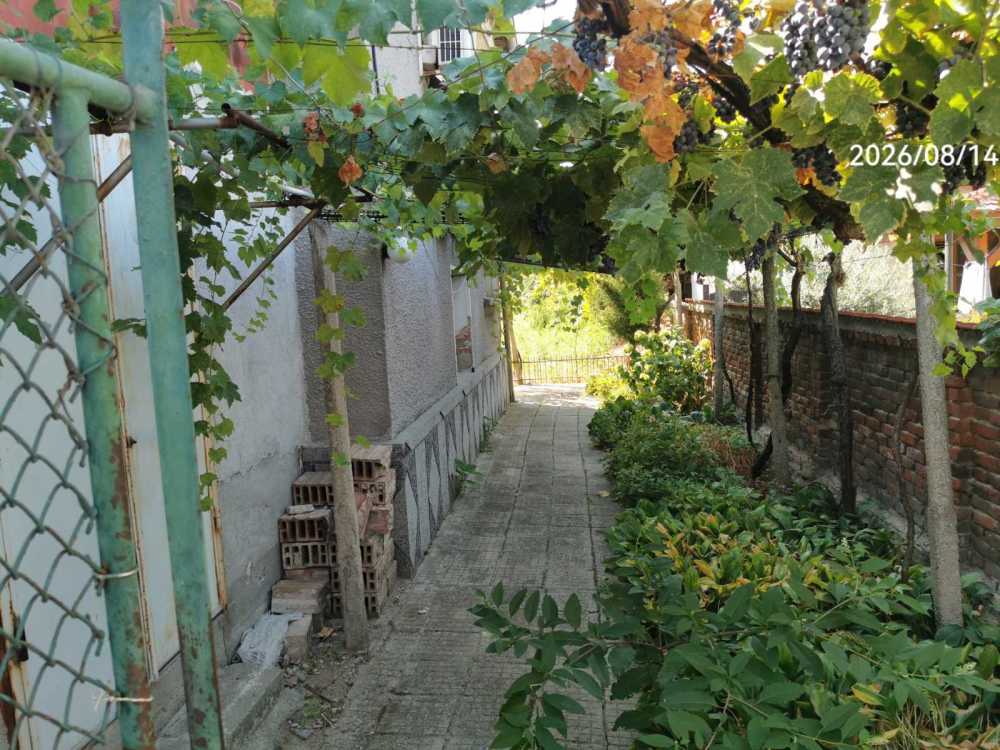 Foto 2 von 13 — Къща с парцел