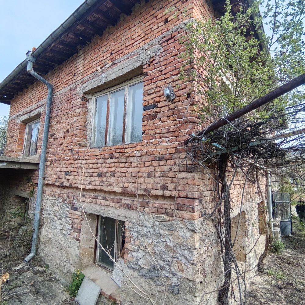 Foto 1 von 7 — Къща с парцел