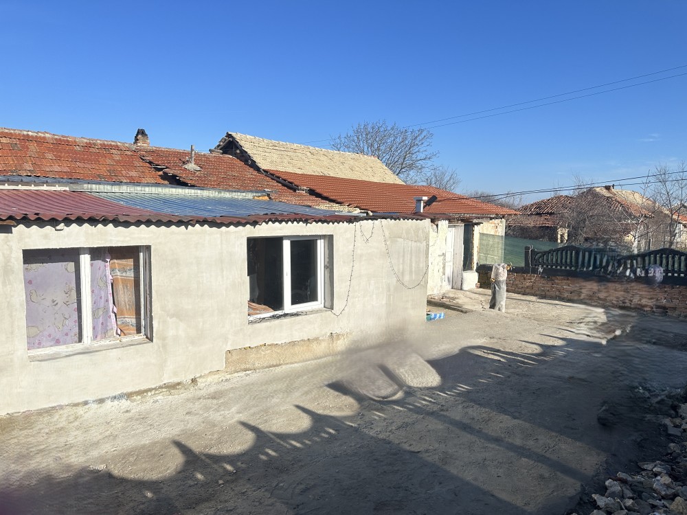 Foto 2 von 12 — Парцел с къща
