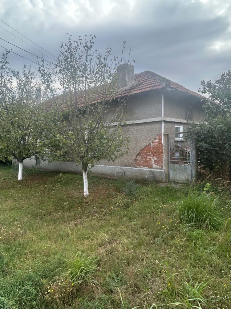 Foto 3 von 6 — Парцел с къща