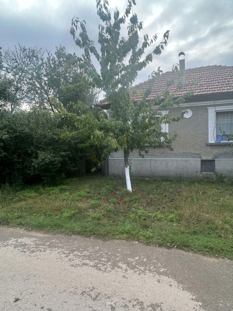 Foto 2 von 6 — Парцел с къща