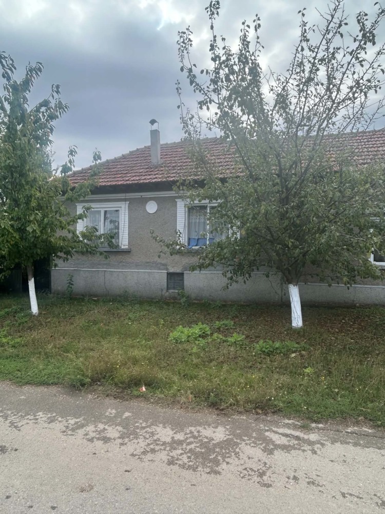 Foto 1 von 6 — Парцел с къща