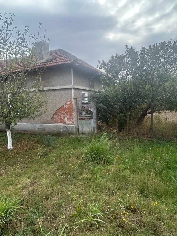Foto 4 von 6 — Парцел с къща