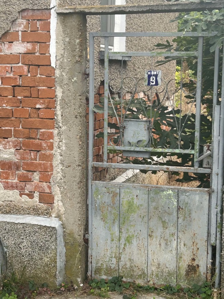 Foto 6 von 6 — Парцел с къща