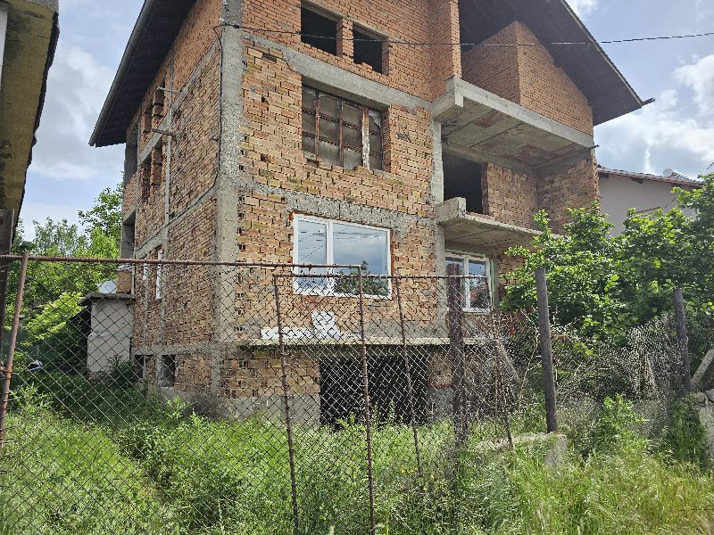 Foto 2 von 11 — Жилищна сграда
