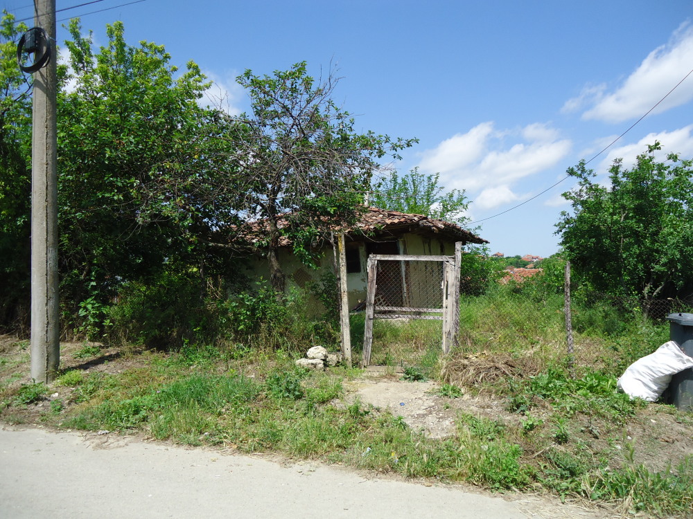 Foto 2 von 3 — Парцел с къща