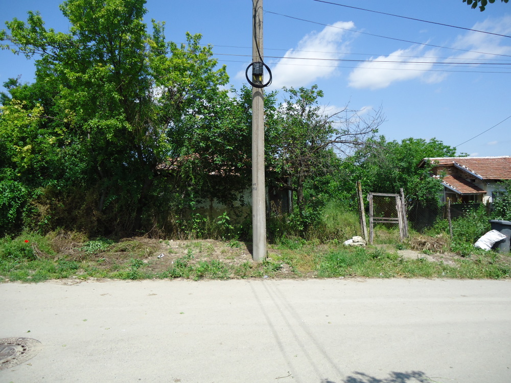 Foto 1 von 3 — Парцел с къща