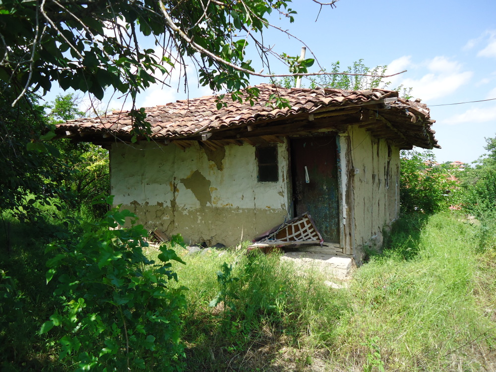 Foto 3 von 3 — Парцел с къща