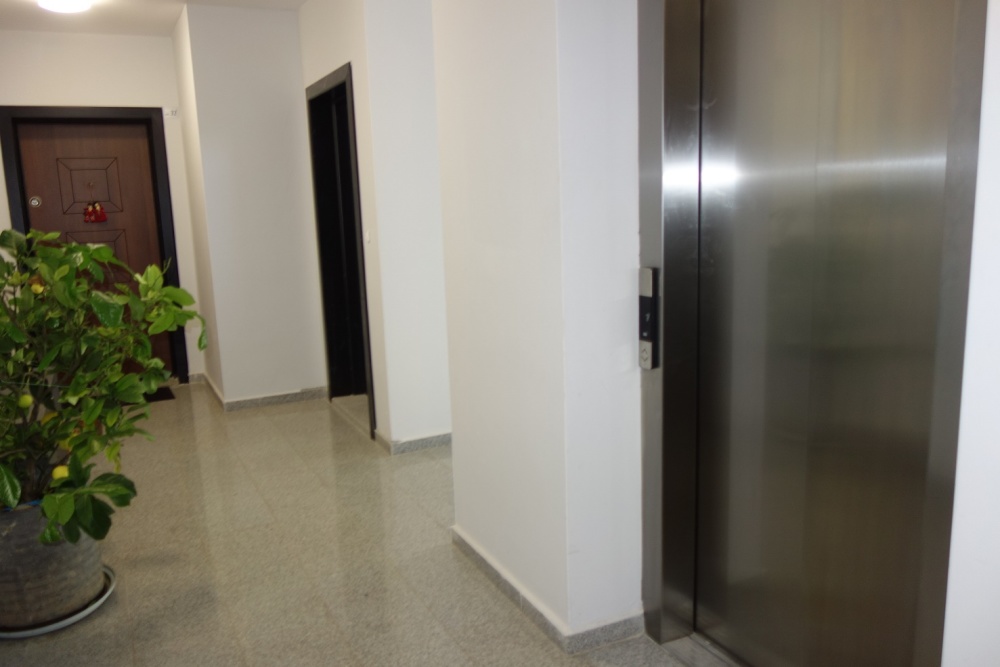 Foto 1 von 8 — Многостаен апартамент