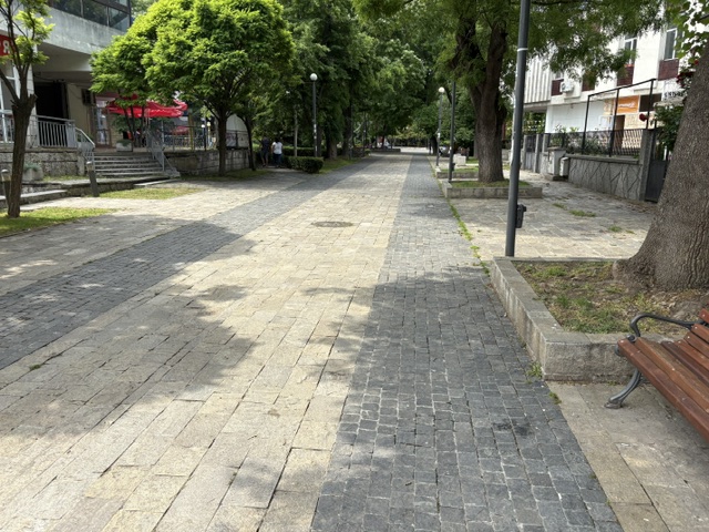 Foto 2 von 4 — Търговски имот